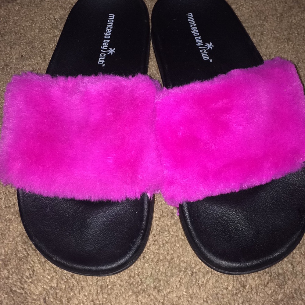 Pink fuzzy slides 💖